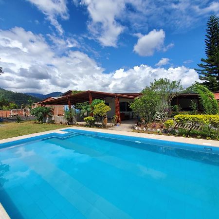Casa Blanca Hortencia Sucua Exterior foto